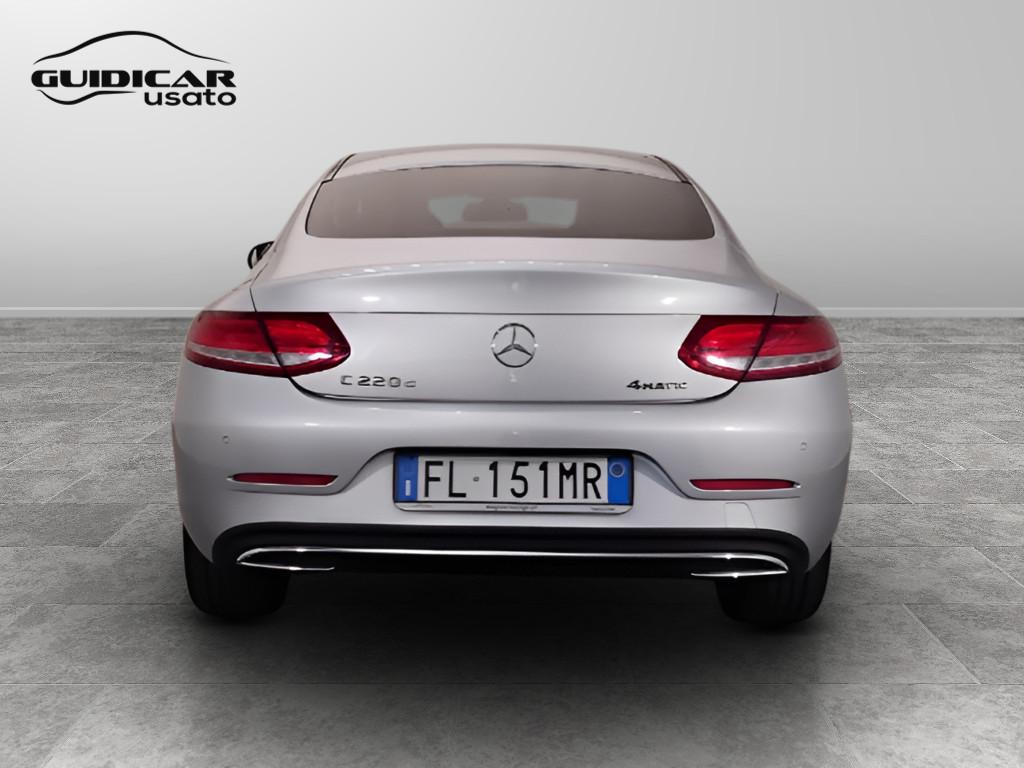 Mercedes-Benz Classe C-C205 2016 Coupe - C Coupe 220 d Premium 4matic auto