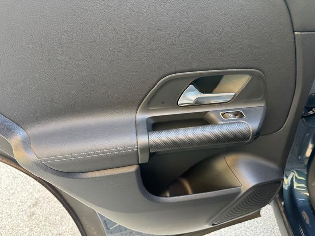 MERCEDES-BENZ GLA 200 d Automatic Premium