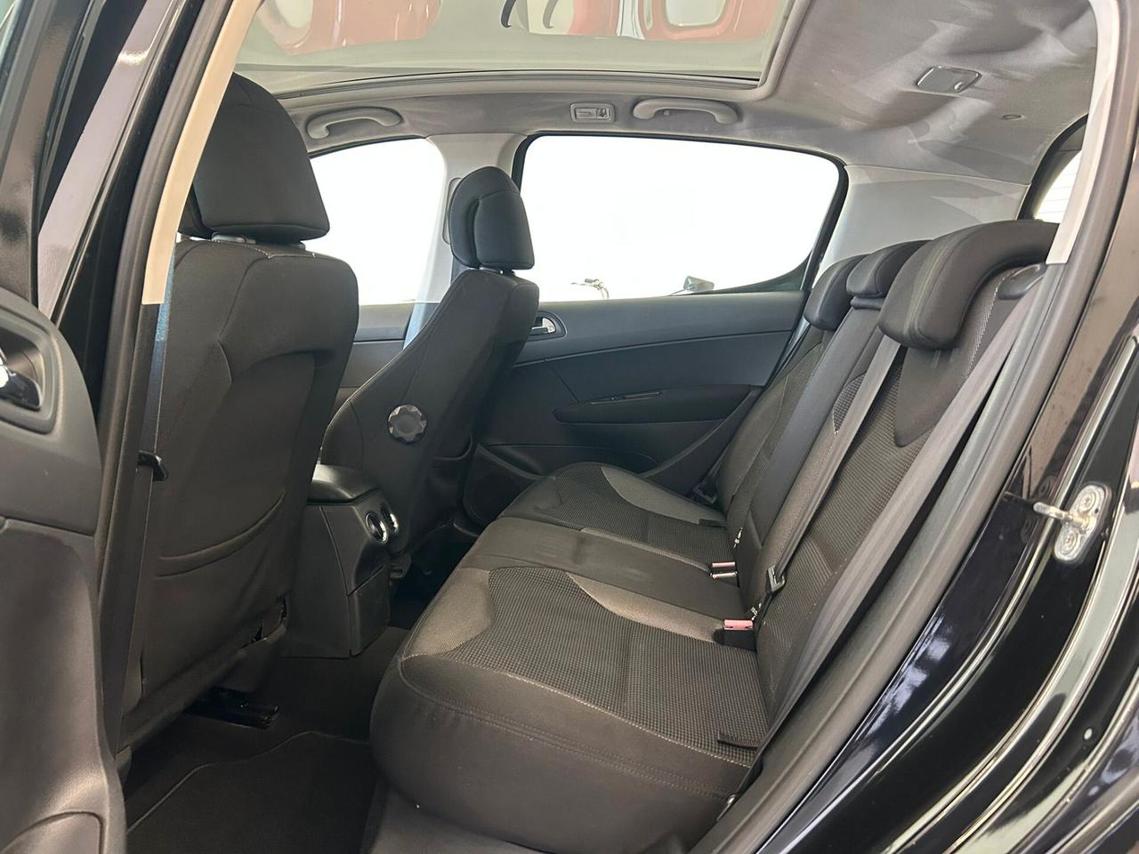 Peugeot 308 2.0 HDi 5p. Féline TETTO - 2007