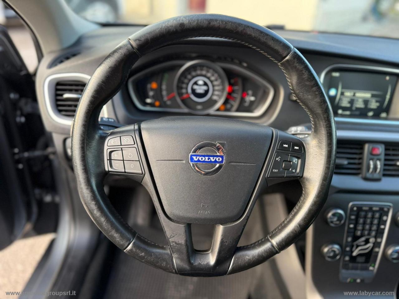 VOLVO V40 D2 Momentum