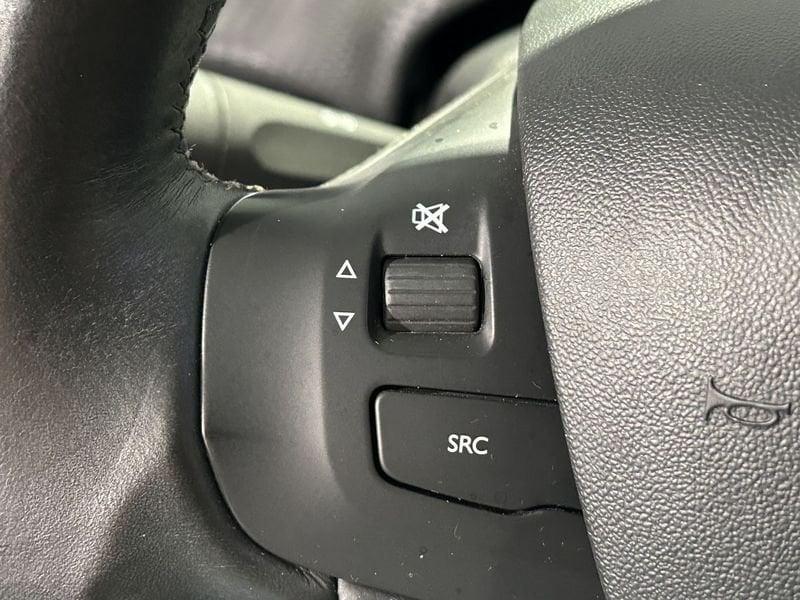Peugeot 2008 1.2 VTi 82CV Allure + NAVIGATORE