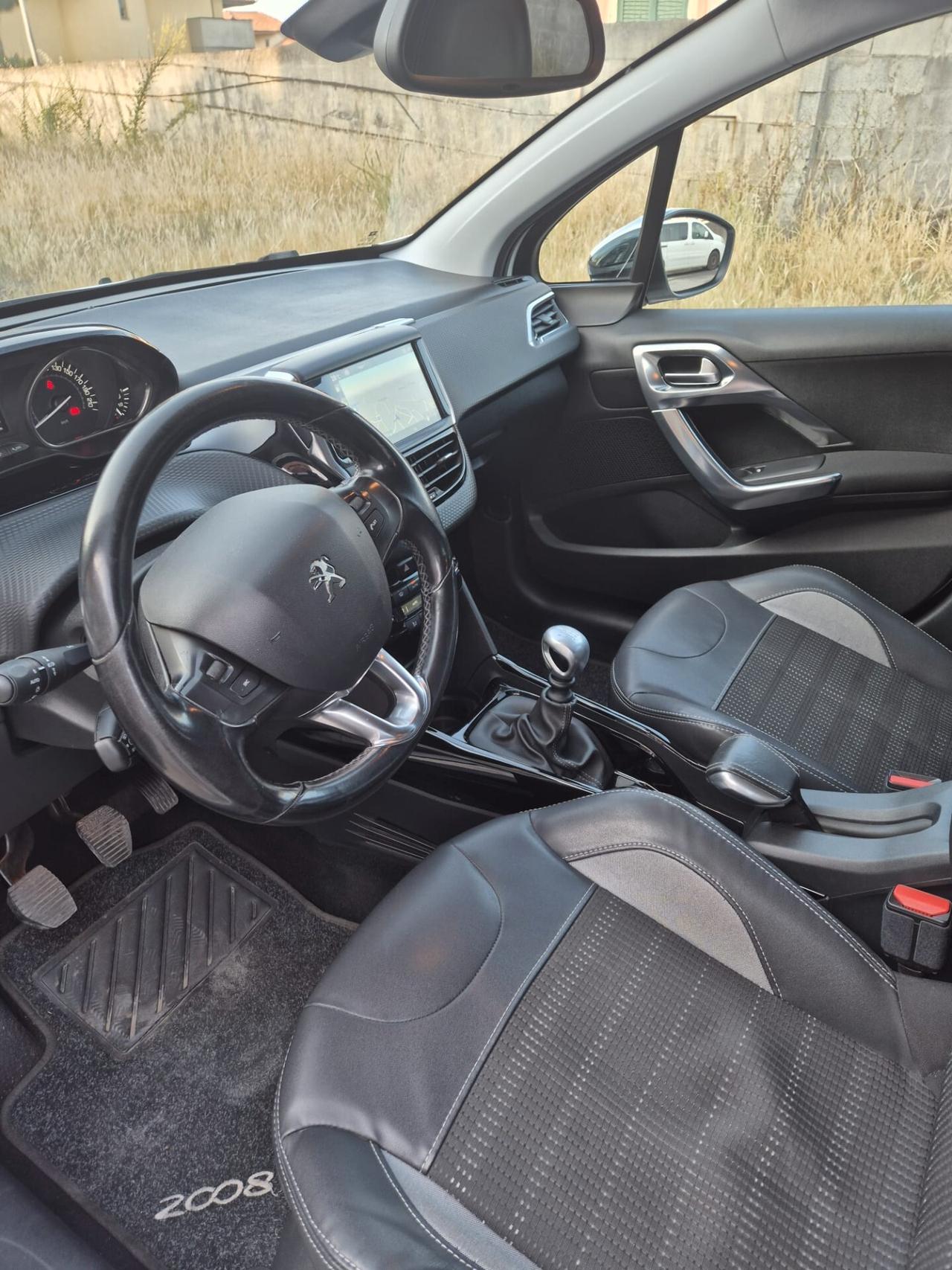 Peugeot 2008 1.6 BlueHDi 120 S&S Black Matt Navi