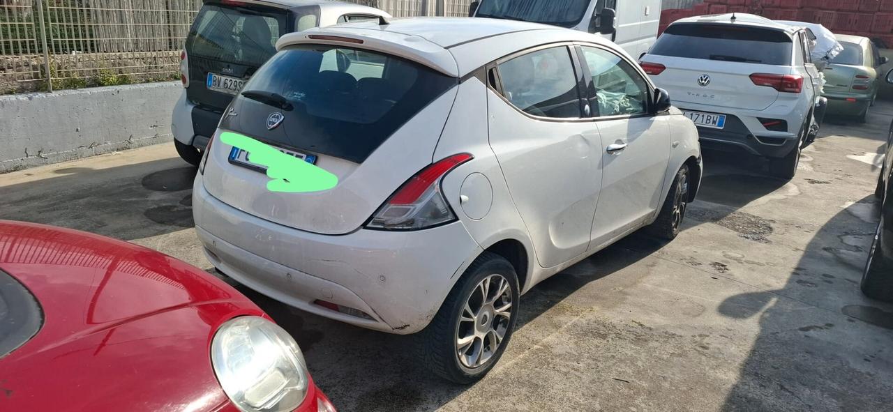APRI E LEGGI Lancia Ypsilon 1.2 69 CV 5 porte GPL Ecochic