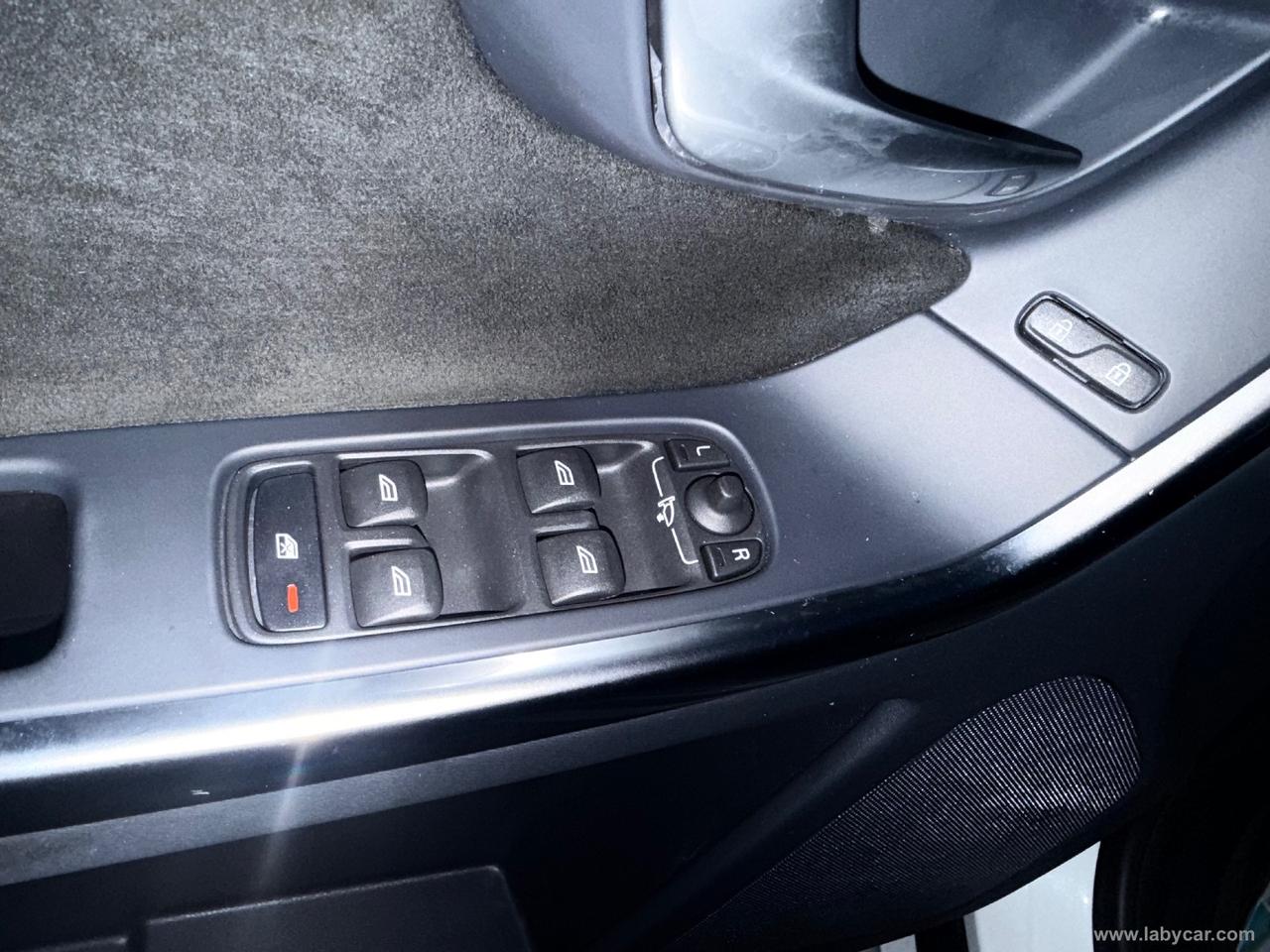 VOLVO XC60 D5 AWD Geartronic R-design Momentum