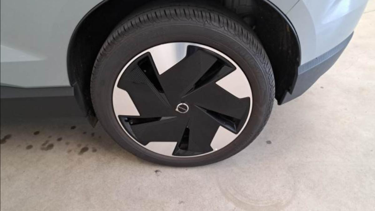 VOLVO Ex30 Single Motor Extended Range Rwd Plus