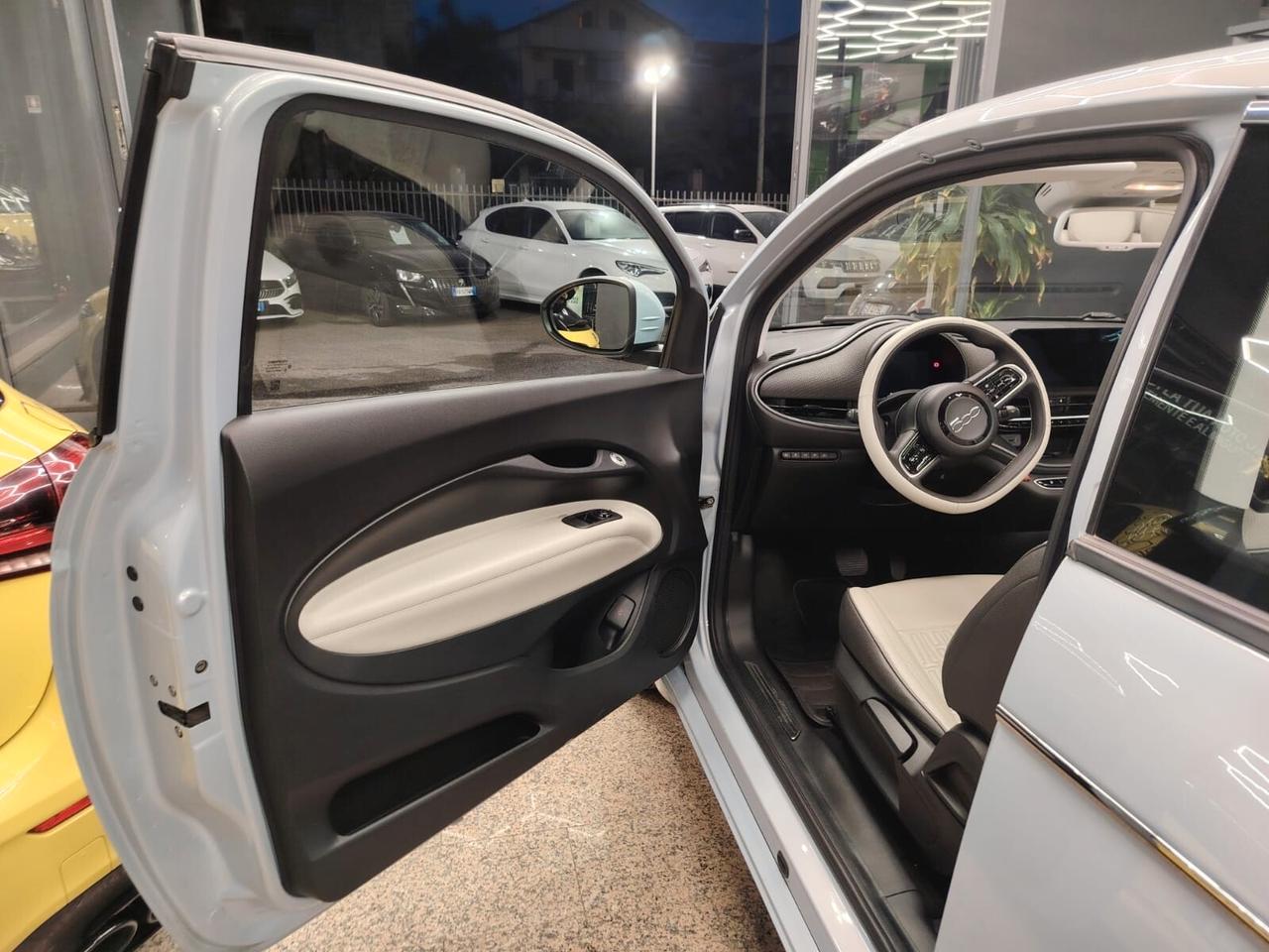 Fiat 500e Cabrio 42 kWh La Prima