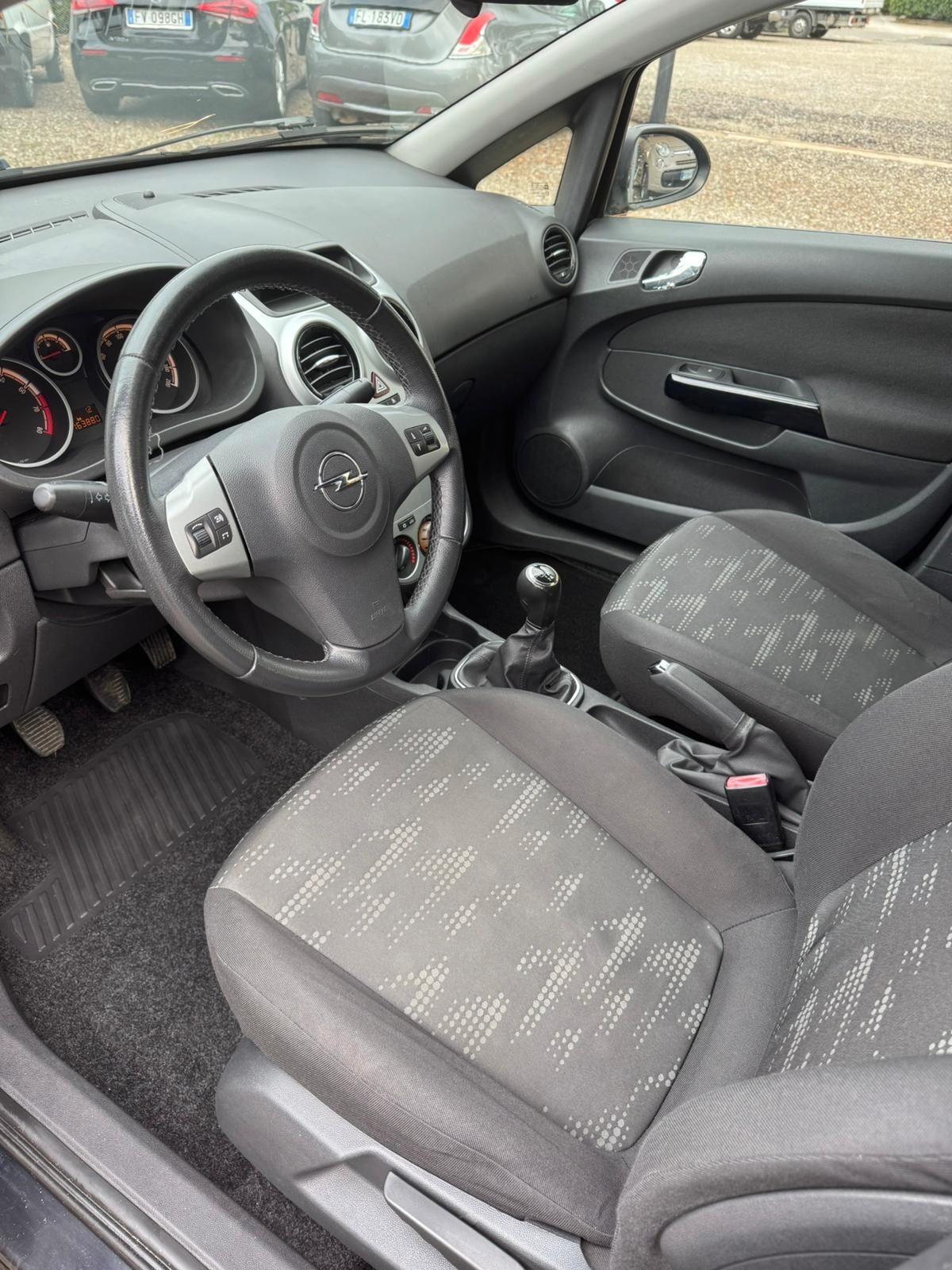 Opel Corsa 1.2 5 porte Cosmo