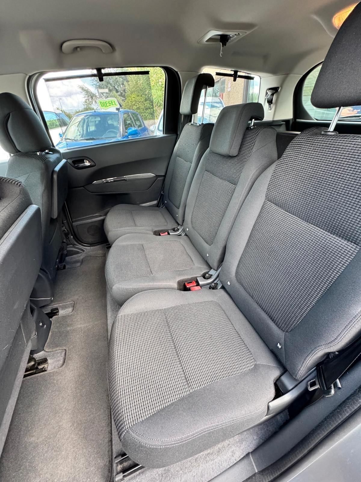 Peugeot 5008 1.6 HDi 115CV Allure