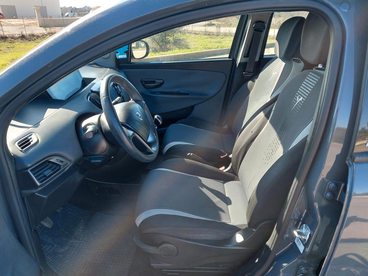 Lancia Ypsilon 0.9 TwinAir 85 CV 5 porte Metano Ecochic Gold