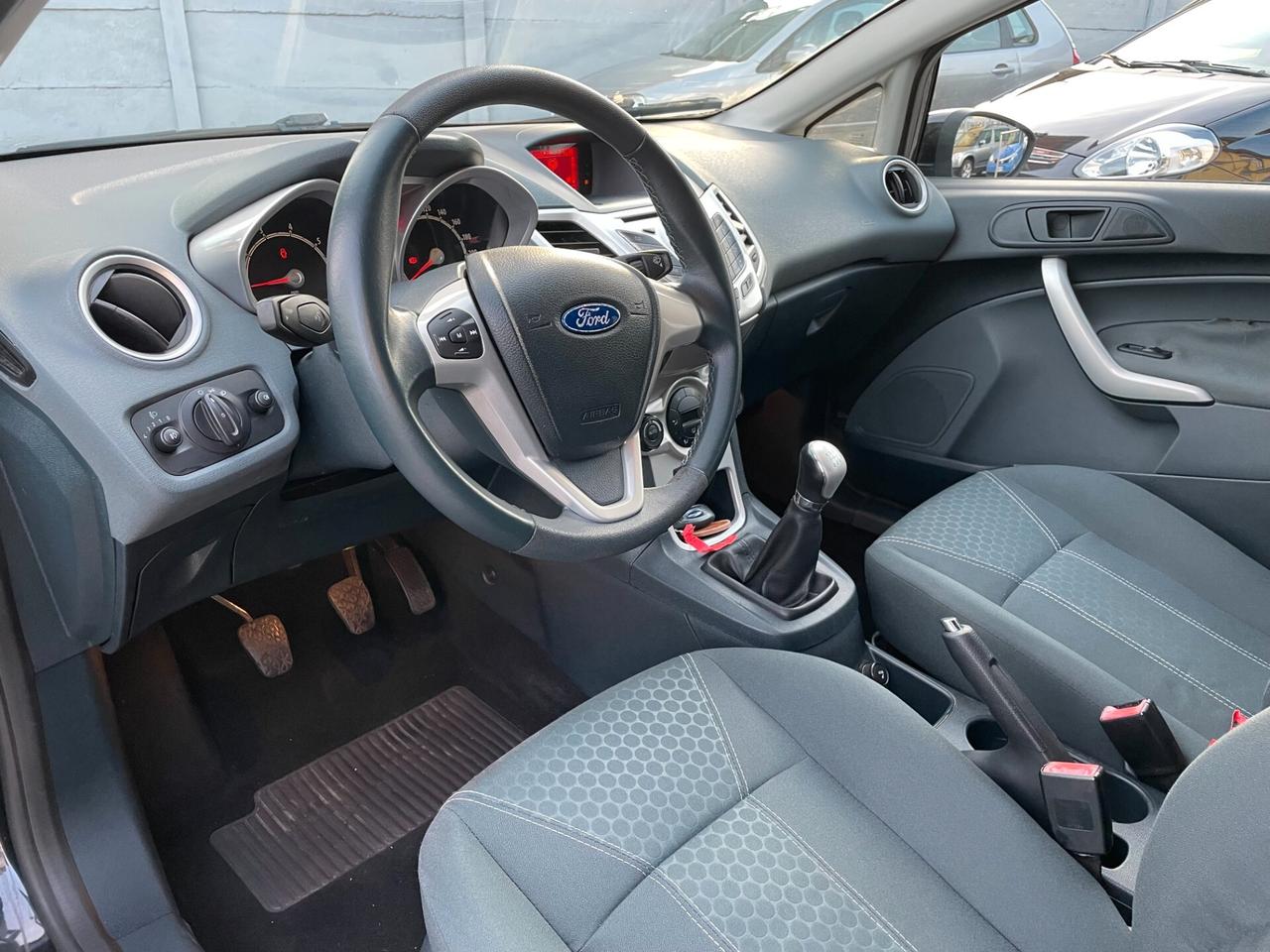 Ford Fiesta 1.2 82 CV 5 porte Titanium NEOPATENTATI KM REALI !!!