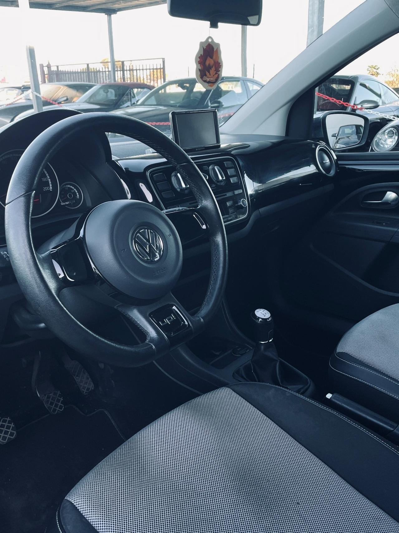 Volkswagen UP high up BLACK EDITION