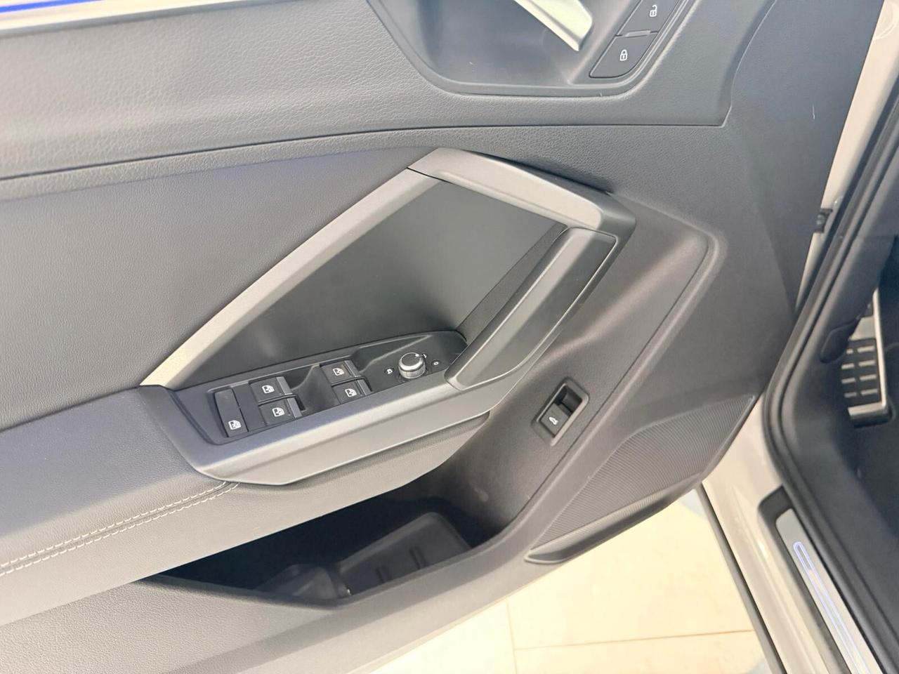 Q3 SPB 40 TDI 200 CV 3X S-LINE QUATTRO IPER-FULL IVA ESPOSTA