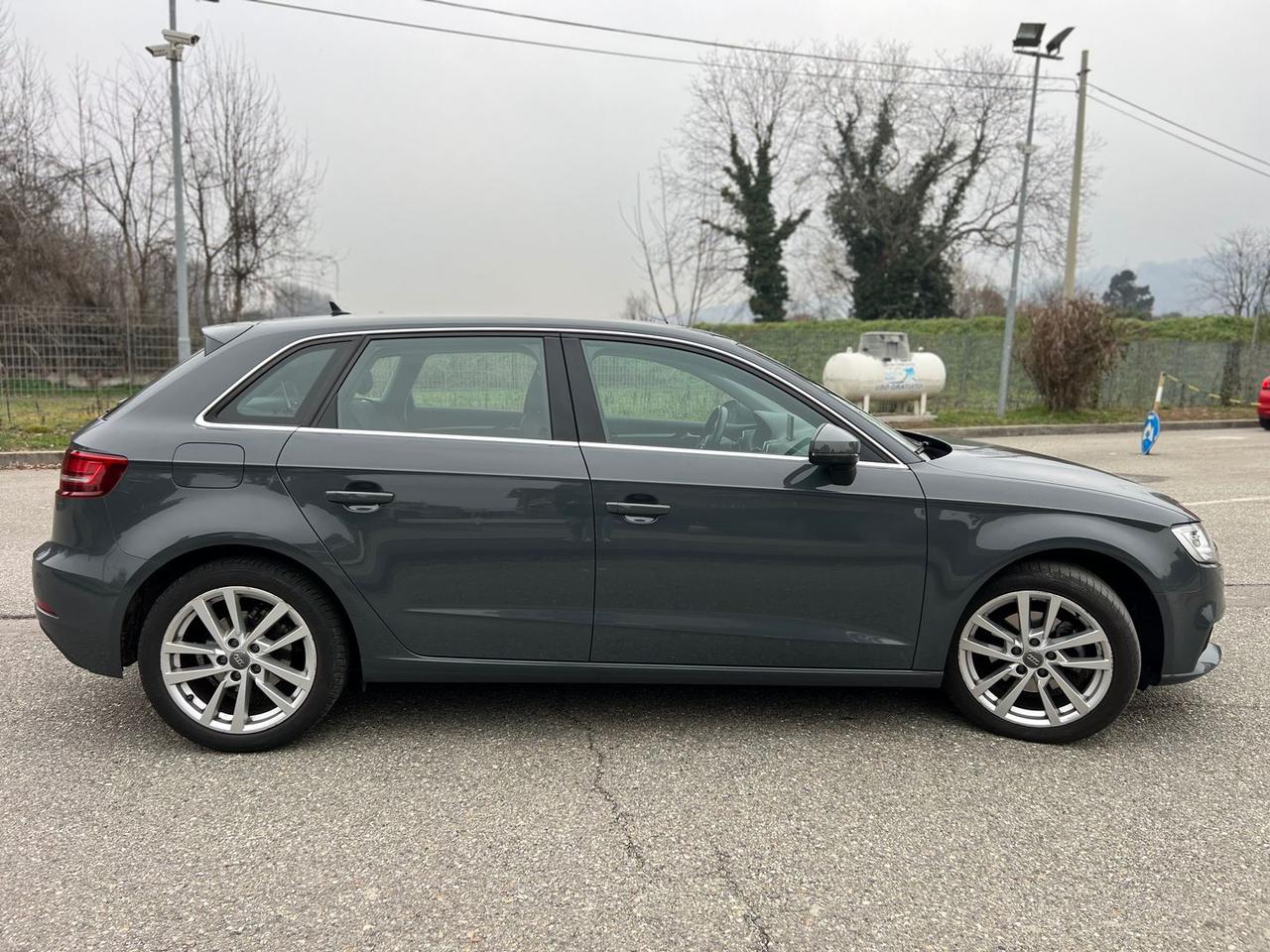 Audi A3 Business Line 1.6 30 TDI #4241