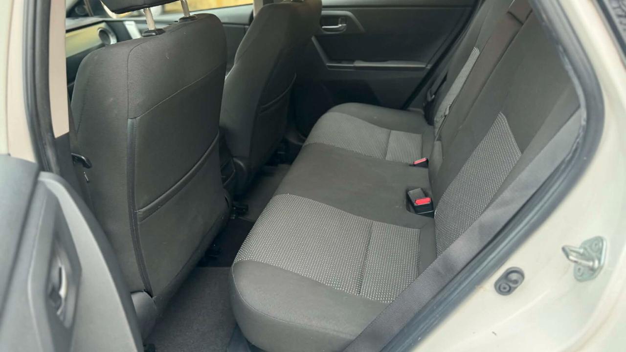 Toyota Auris Anno 2013 1.8 Hybrid Lounge