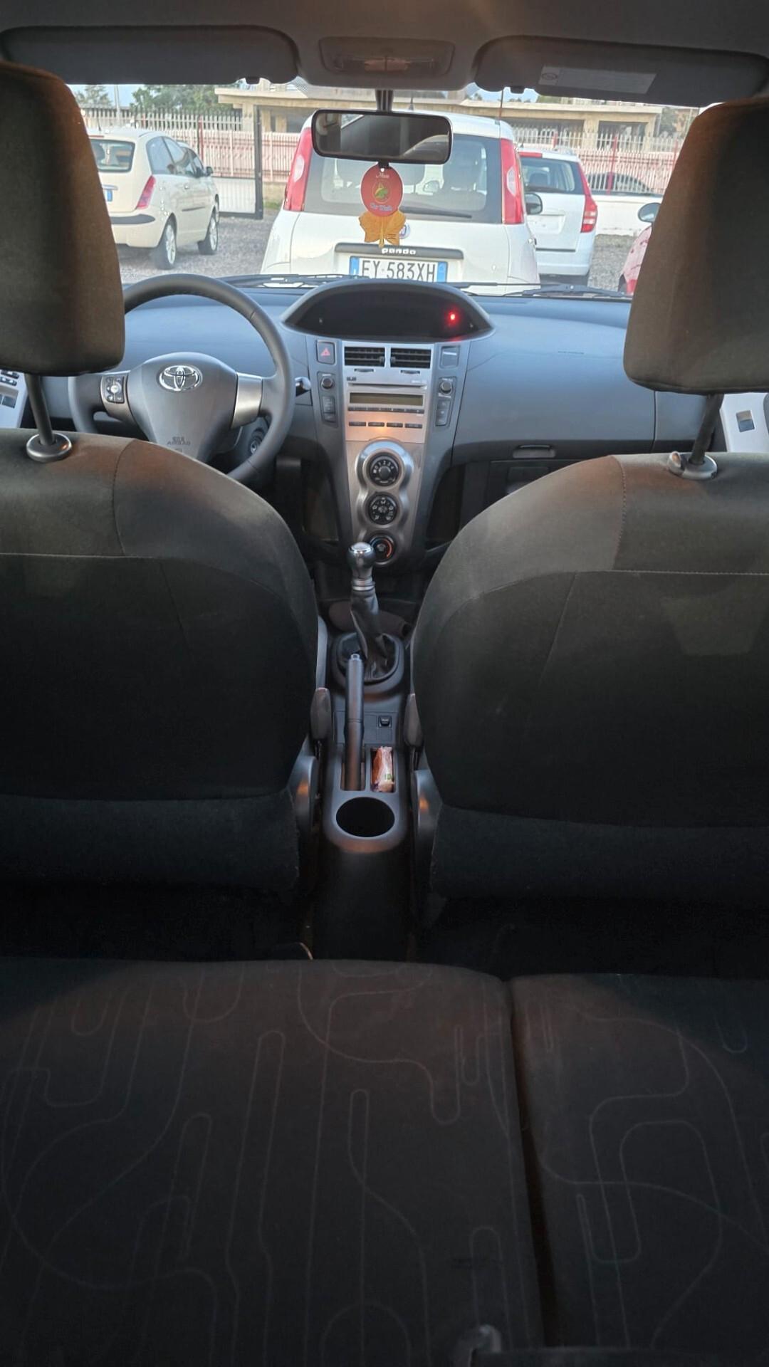 Toyota Yaris 1.0 5 porte Luxury pack