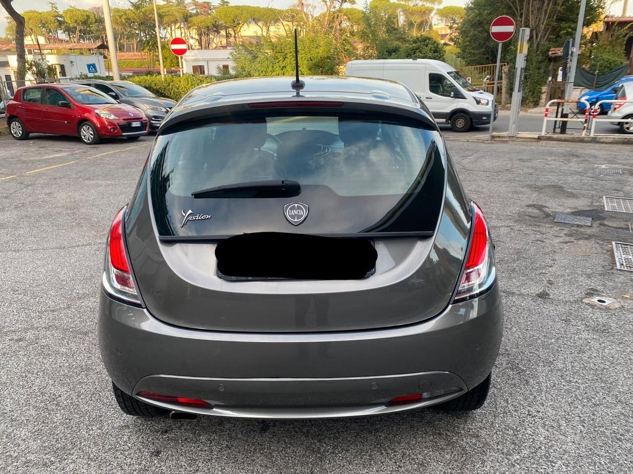 Lancia Ypsilon 1.2 69 CV 5 porte S&S Black and Noir