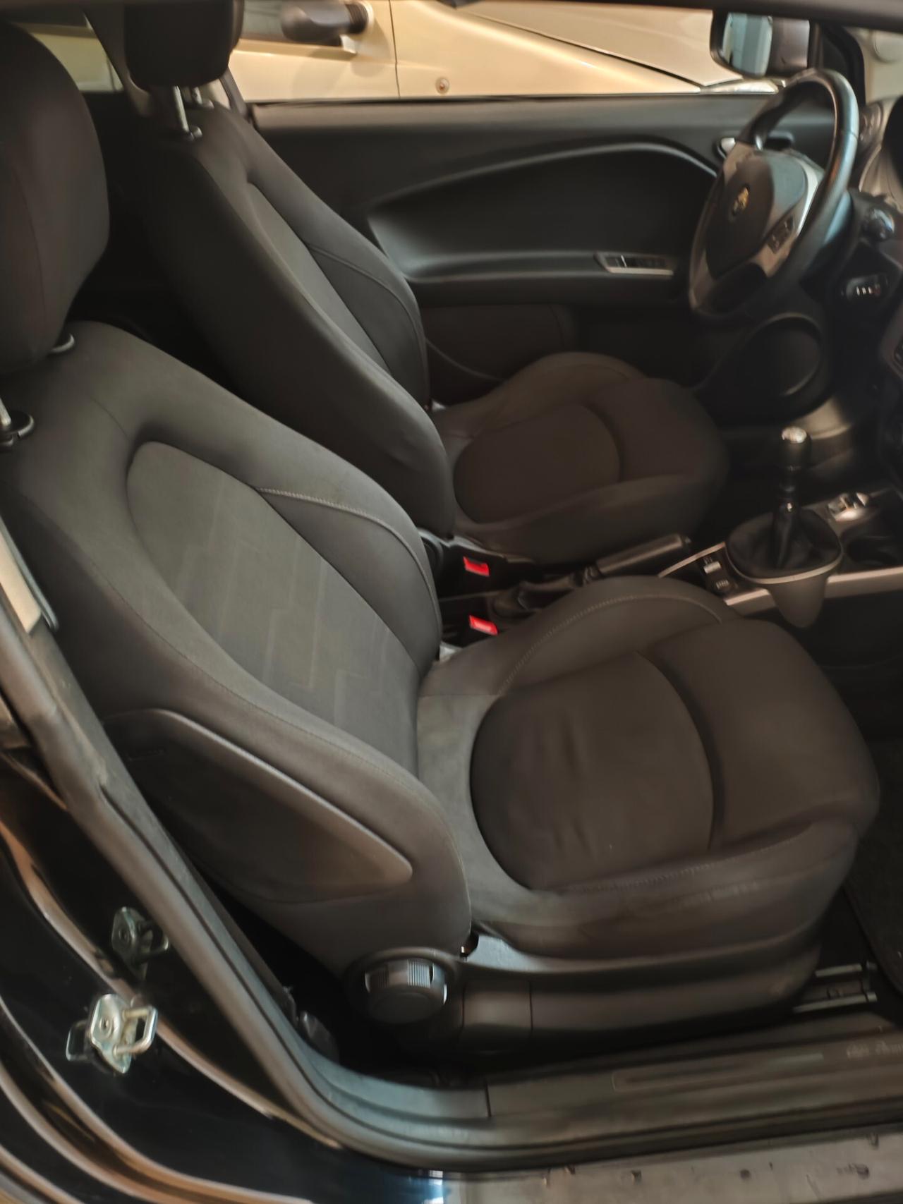 Alfa Romeo MiTo 1.4 105 CV M.air S&S Distinctive Sport Pack