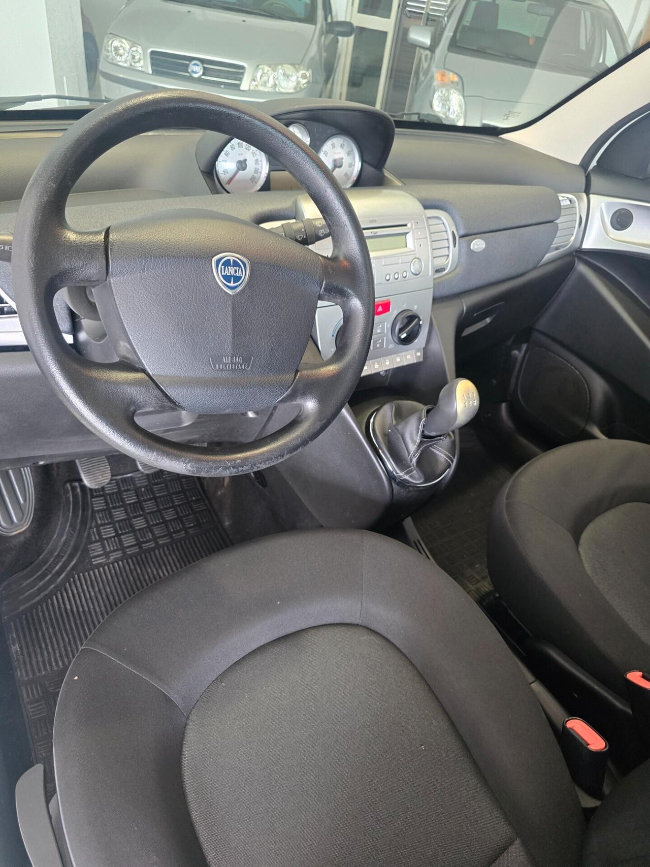 Lancia Ypsilon 1.3 MJT 75 CV Platinum