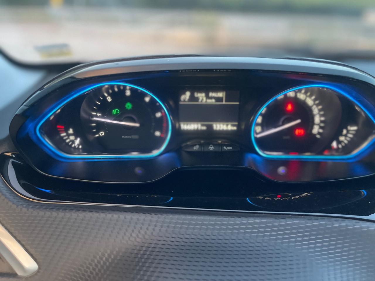 Peugeot 2008 1.6 e-HDi 115 CV Stop&Start Féline SI NEOPATENTATI
