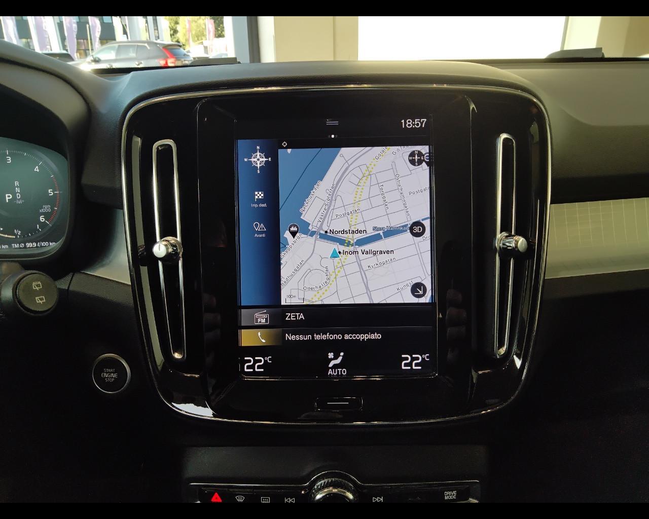 VOLVO XC40 - XC40 2.0 d3 Momentum Pro auto my21