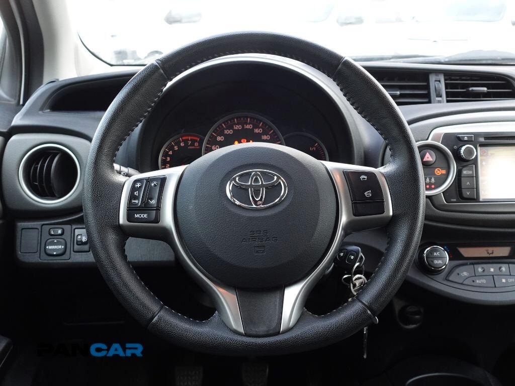 Toyota Yaris 1.3 5 porte Lounge Multidrive