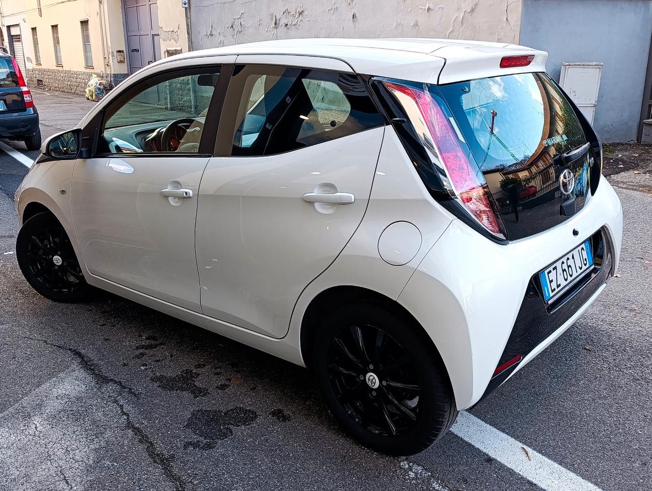 Toyota Aygo 1.0 VVT-i 69 CV 5 porte Navi Telecamera FULL