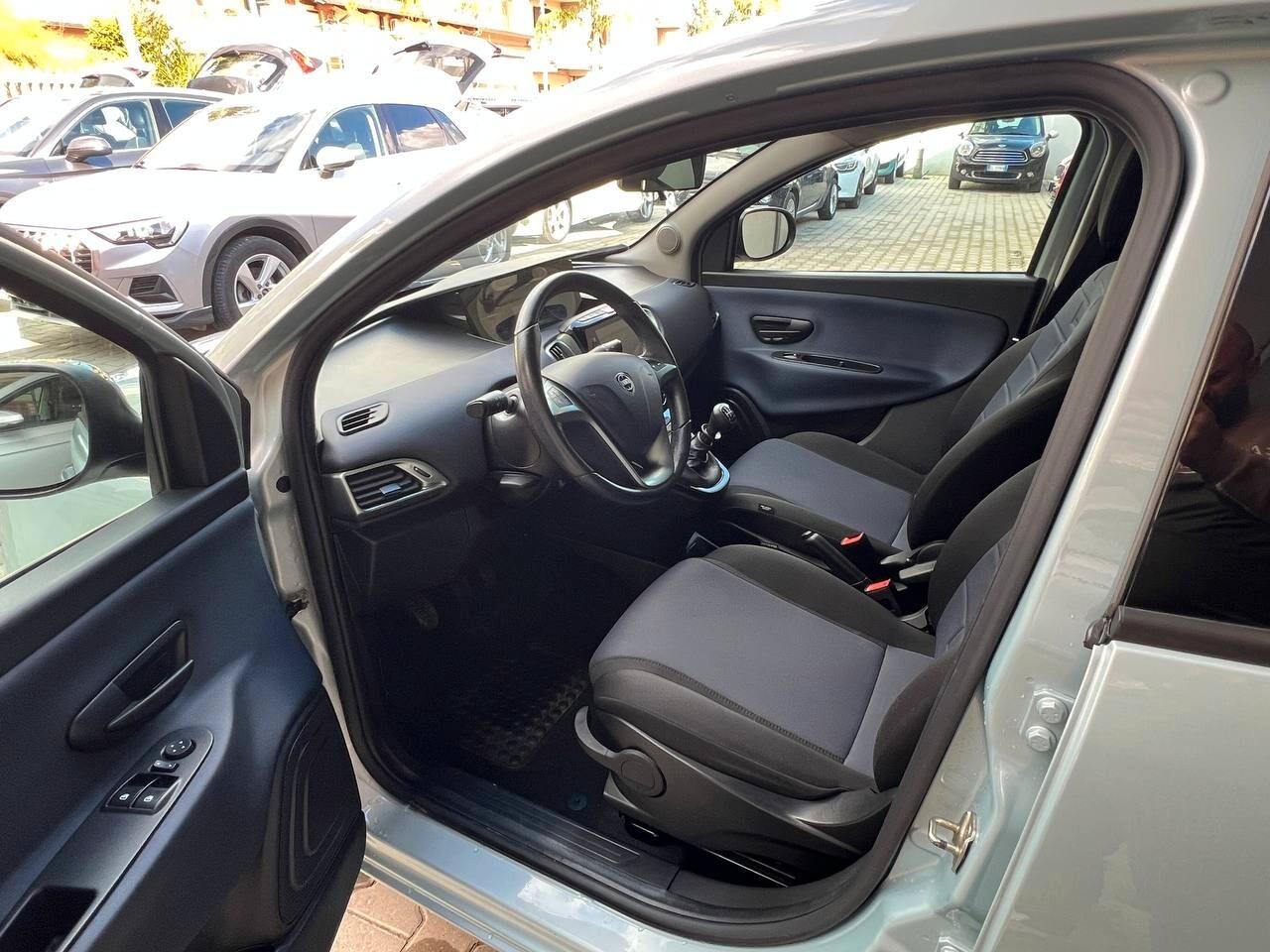 Lancia Ypsilon 1.0 FireFly 5 porte S&S Hybrid Alberta Ferretti