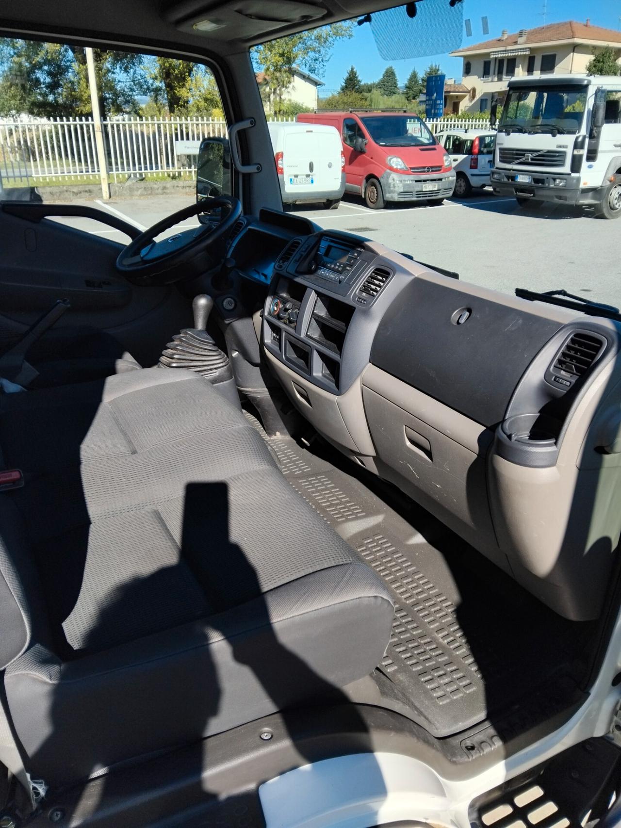 Nissan nt 400