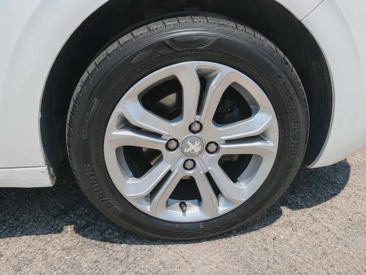 Peugeot 208 1.2 Benzina Allure – PARI AL NUOVO