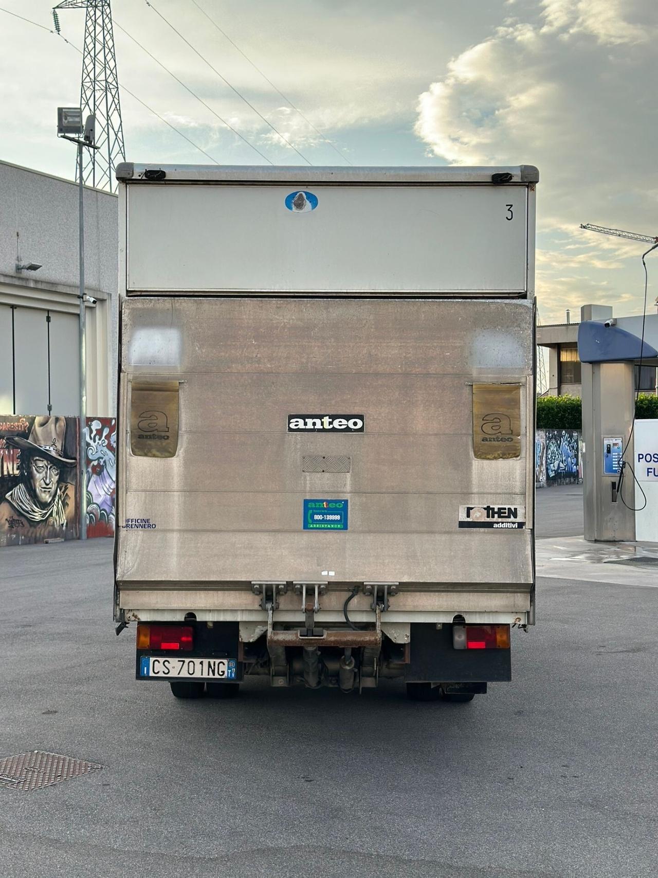 IVECO CON PEDANA IDRAULICA