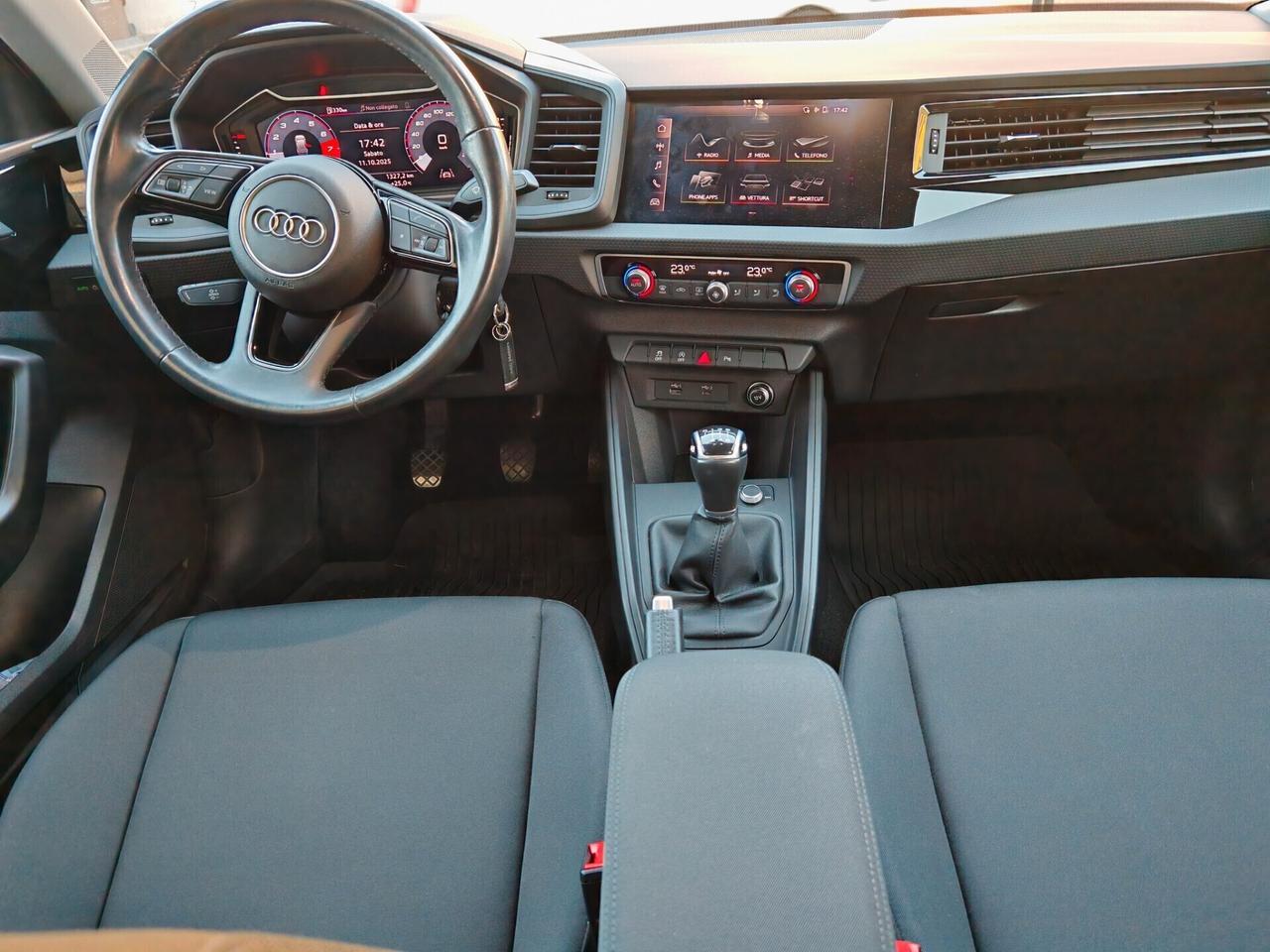 Audi A1 citycarver 30 TFSI Identity Contrast