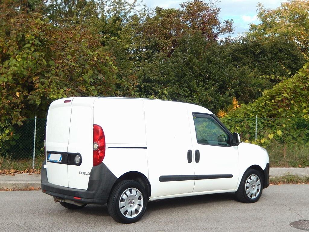 FIAT DOBLO' 1.4 T-Jet Metano con GANCIO TRAINO
