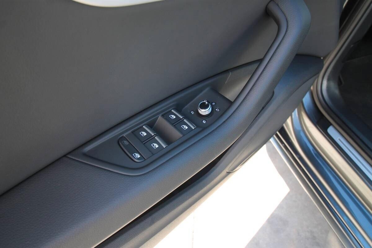 Audi A4 Avant 40 TDI quattro S line edition 2024