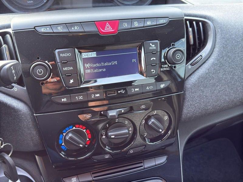 Lancia Ypsilon Ypsilon 5p 1.0 hybrid 70cv 6m Silver Plus