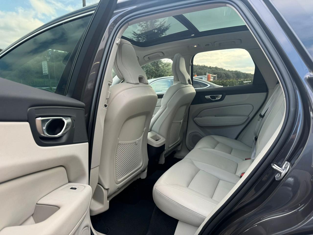 Volvo XC 60 XC60 B4 (d) AWD automatico Plus Bright