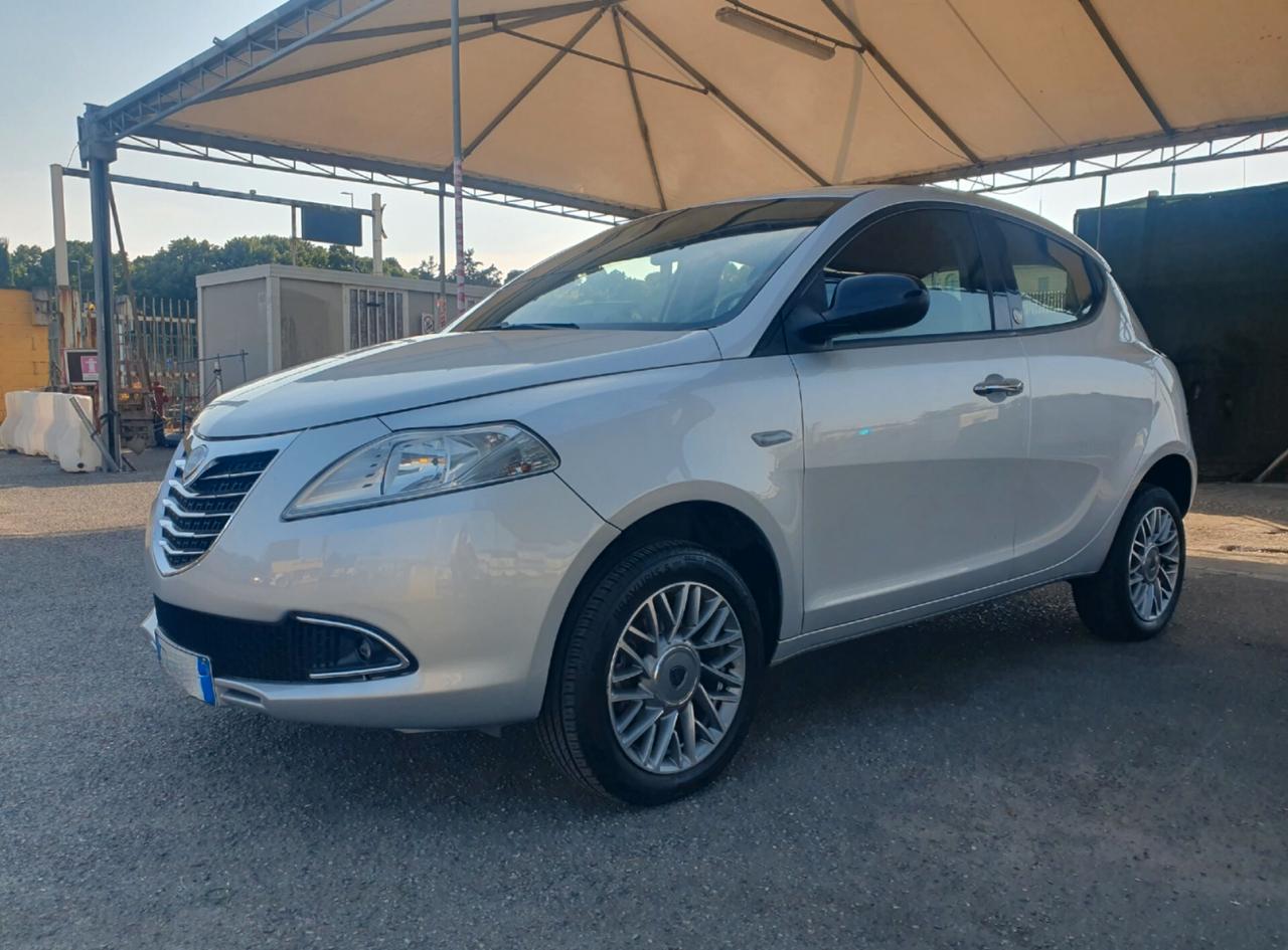 Lancia Ypsilon 0.9 TwinAir 85 CV 5 porte Metano Ecochic Gold