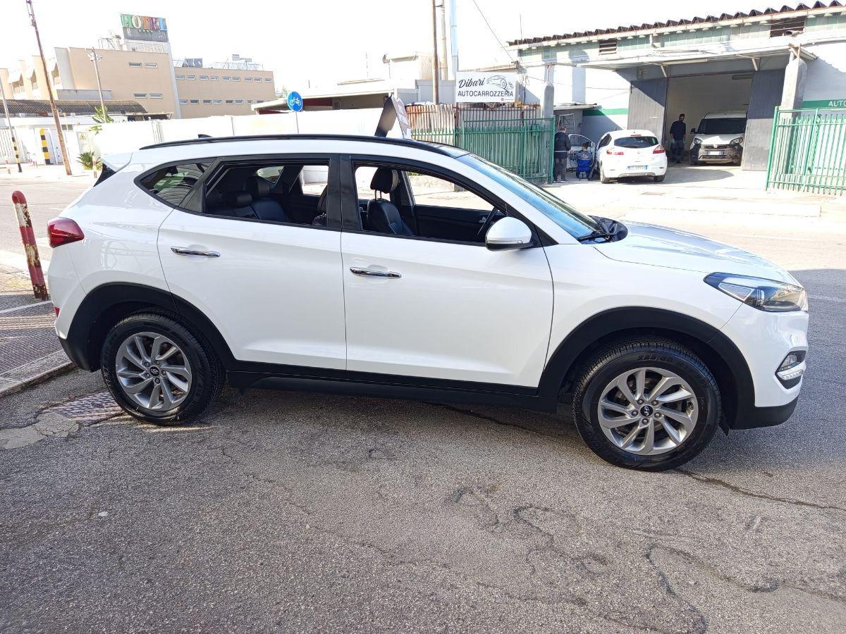 HYUNDAI Tucson 1.7 CRDi XPossible TETTO/NAV/PELLE