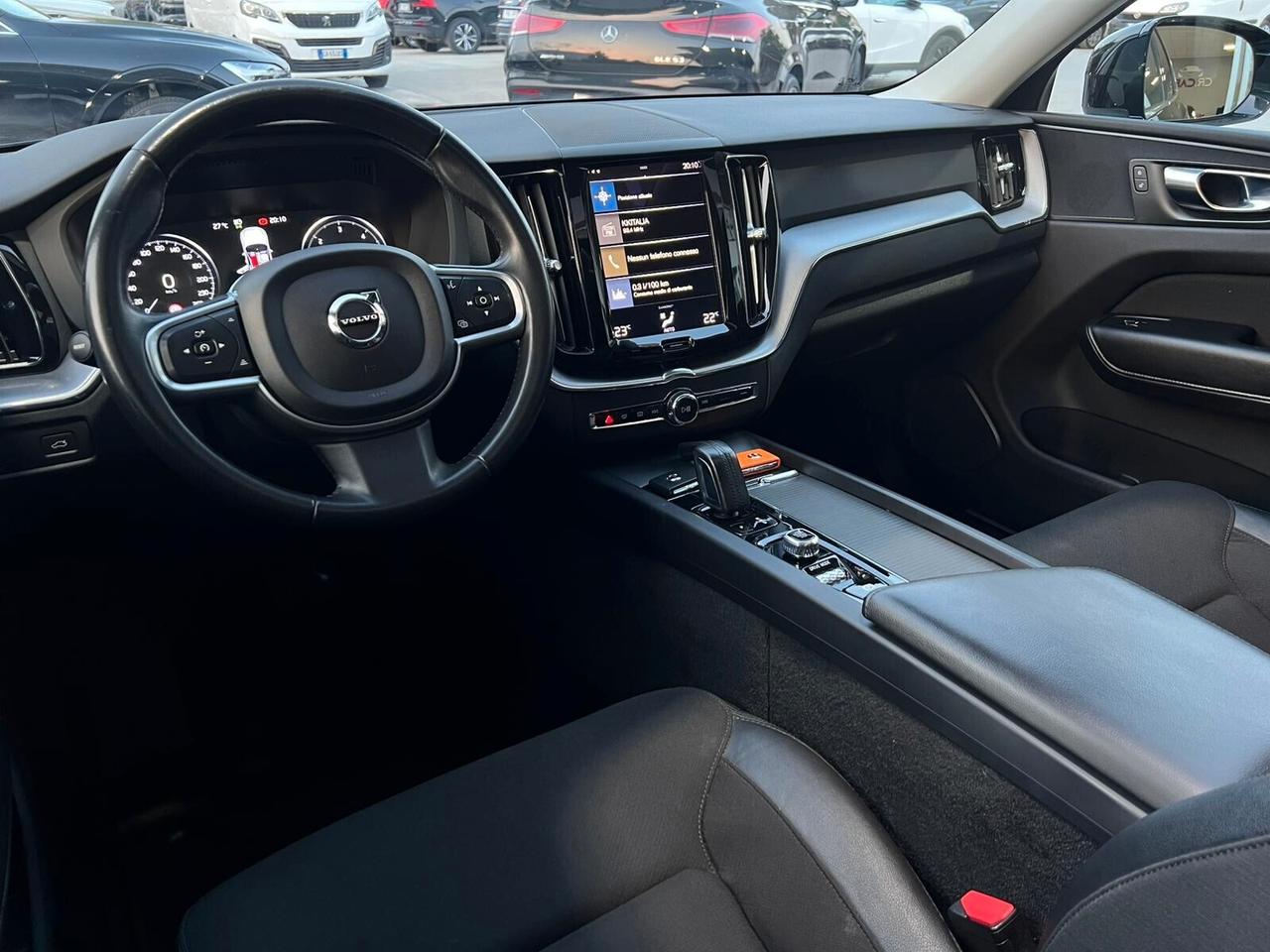 Volvo XC 60 XC60 B4 (d) AWD Geartronic Momentum Tetto apribile