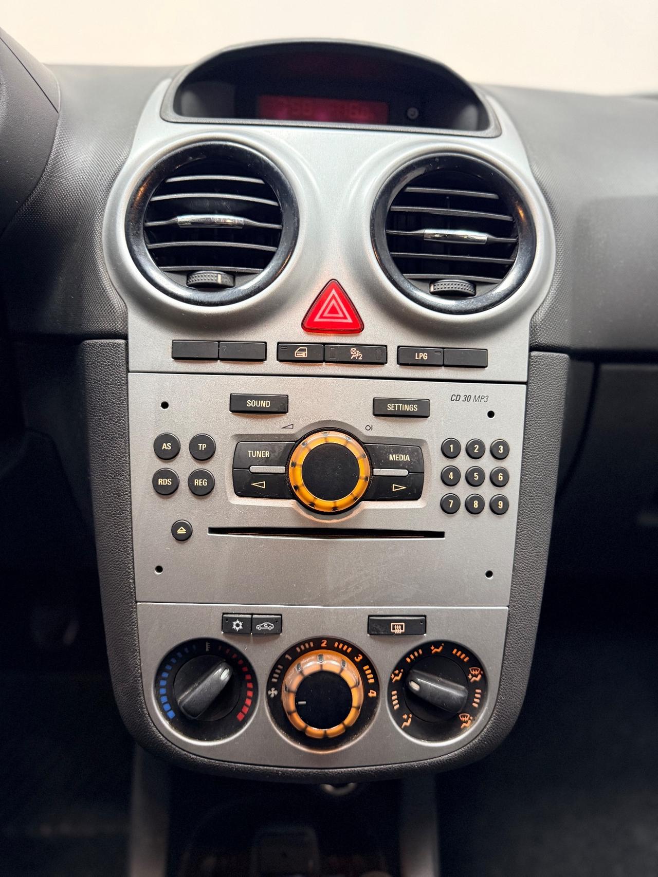 Opel Corsa 1.2 85CV GPL 02/2013 Neopatentati