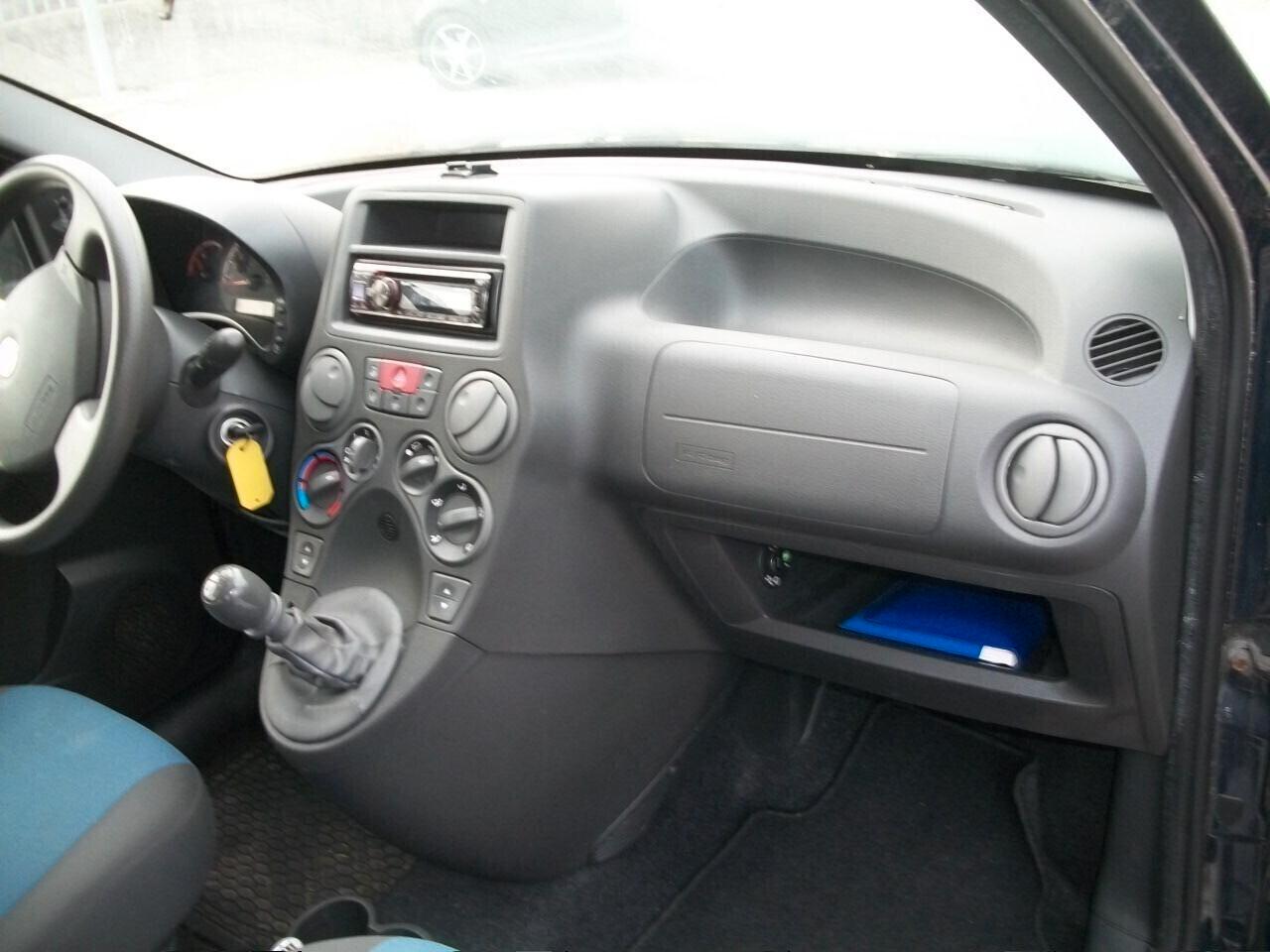 Fiat Panda 1.2 Emotion 1242 BENZINA EURO 05 NERA KM 199587 A EURO 3990,00 PIU PASSAGGIO E GARANZIAO GARANZIA UN ANNO
