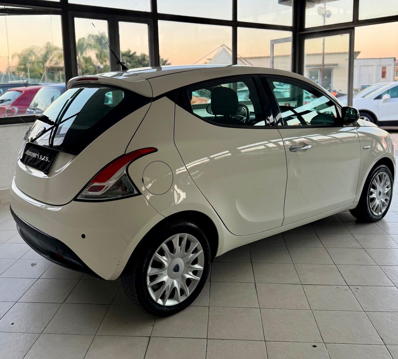 Lancia Ypsilon 1.2 69 CV 5 porte Gold