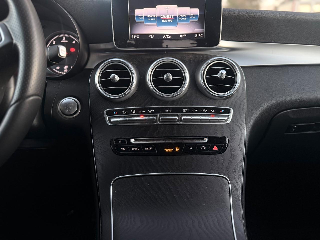 Mercedes-benz GLC 250 d 4Matic Total Black/PEDANE/20"/BELLA