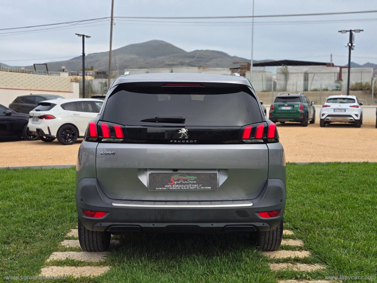 PEUGEOT 5008 BlueHDi 130 S&S EAT8 Allure