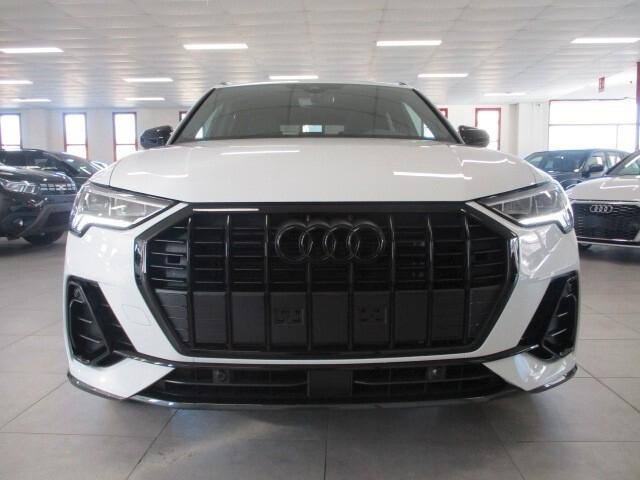 Audi Q3 35 TDI S tronic Blackline