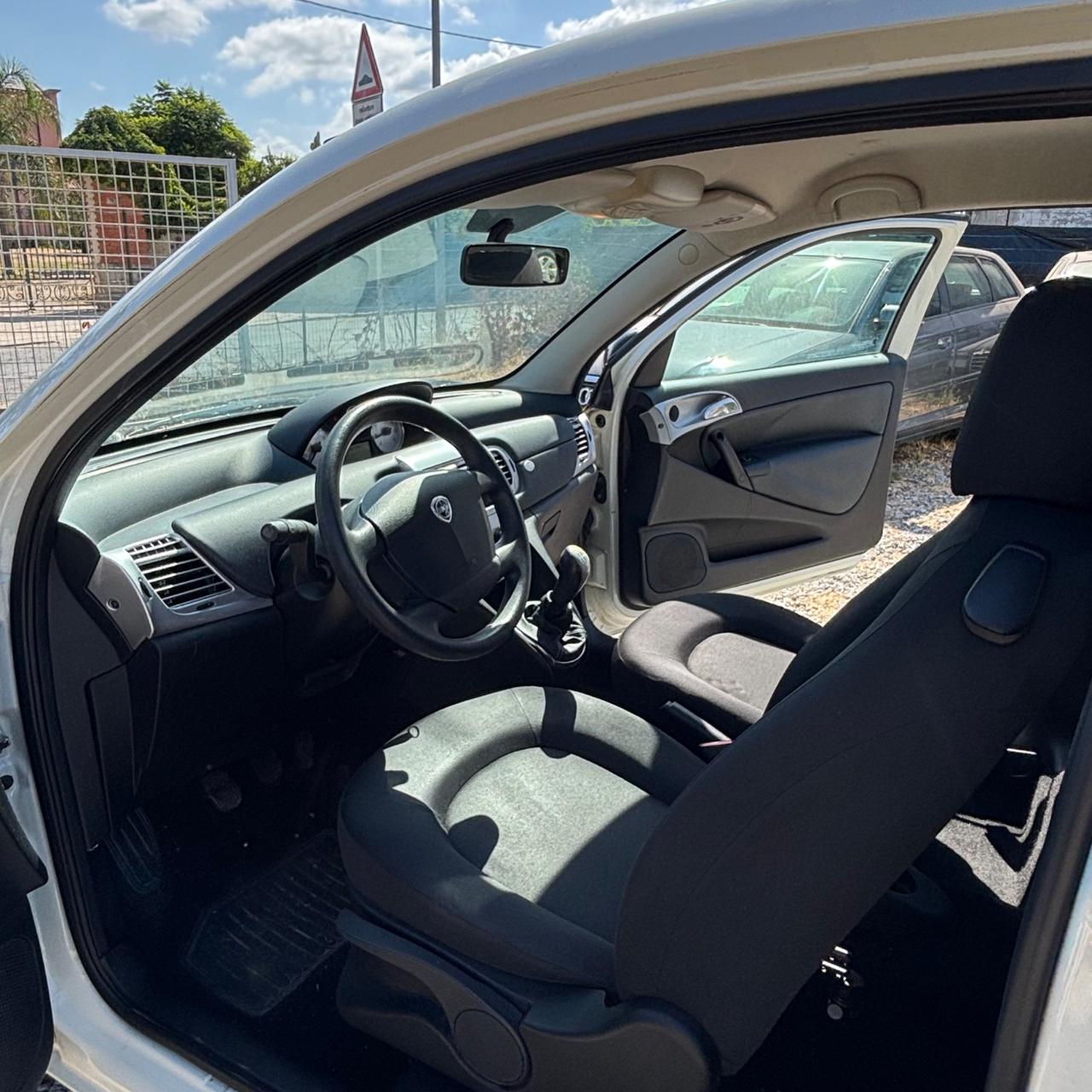 Lancia Ypsilon 1.3 MJT 75 CV Unyca