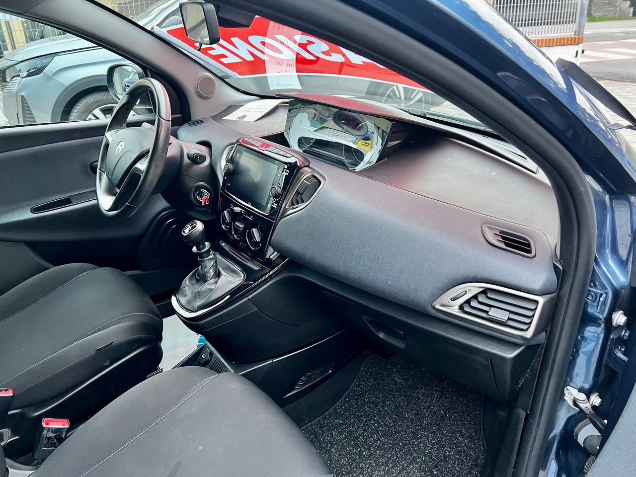 Lancia Ypsilon 1.0 FireFly 5 porte S&S Hybrid Ecochic Gold