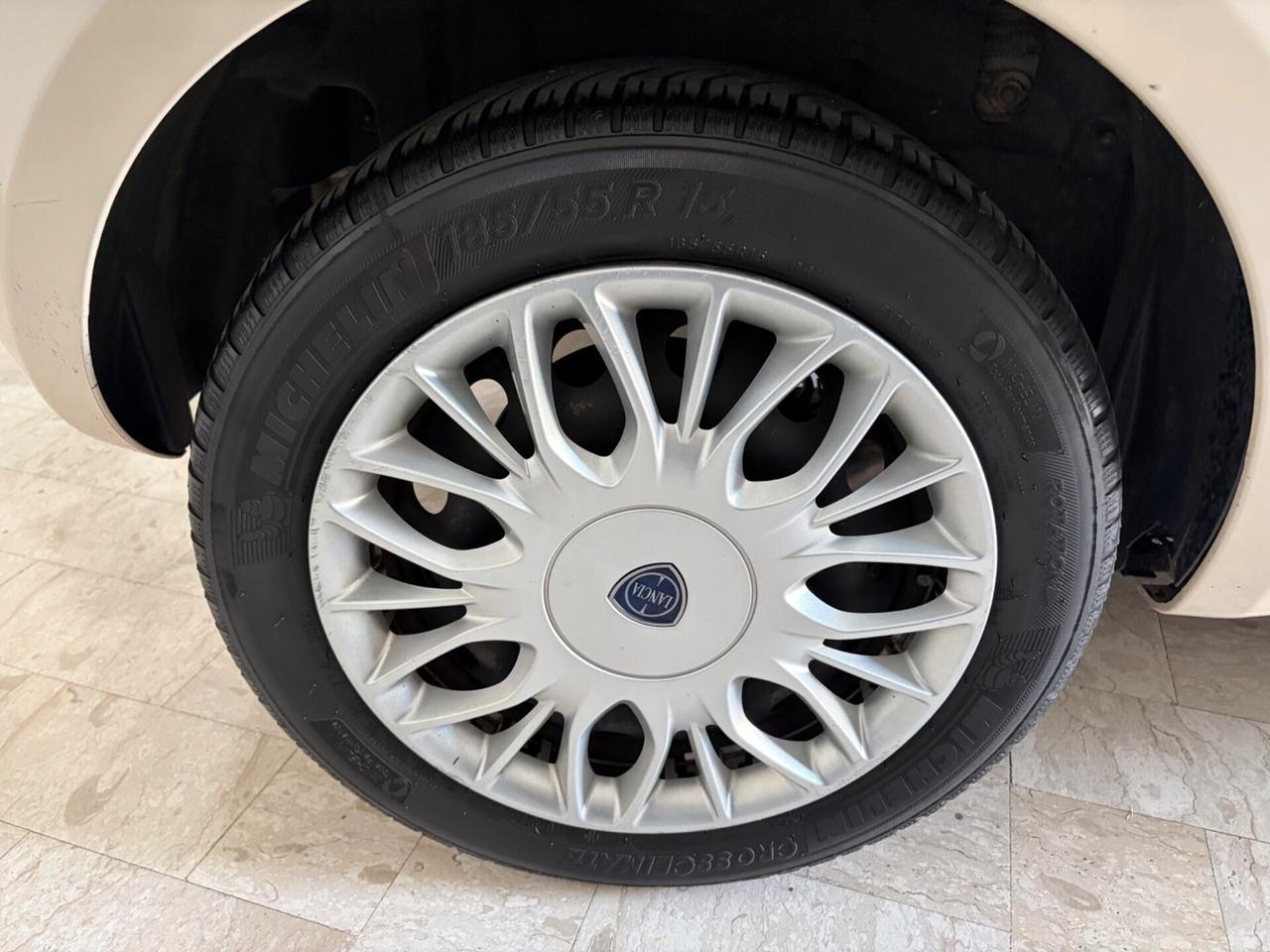 LANCIA YPSILON 1.2 69 CV 5 PORTE PLATINUM