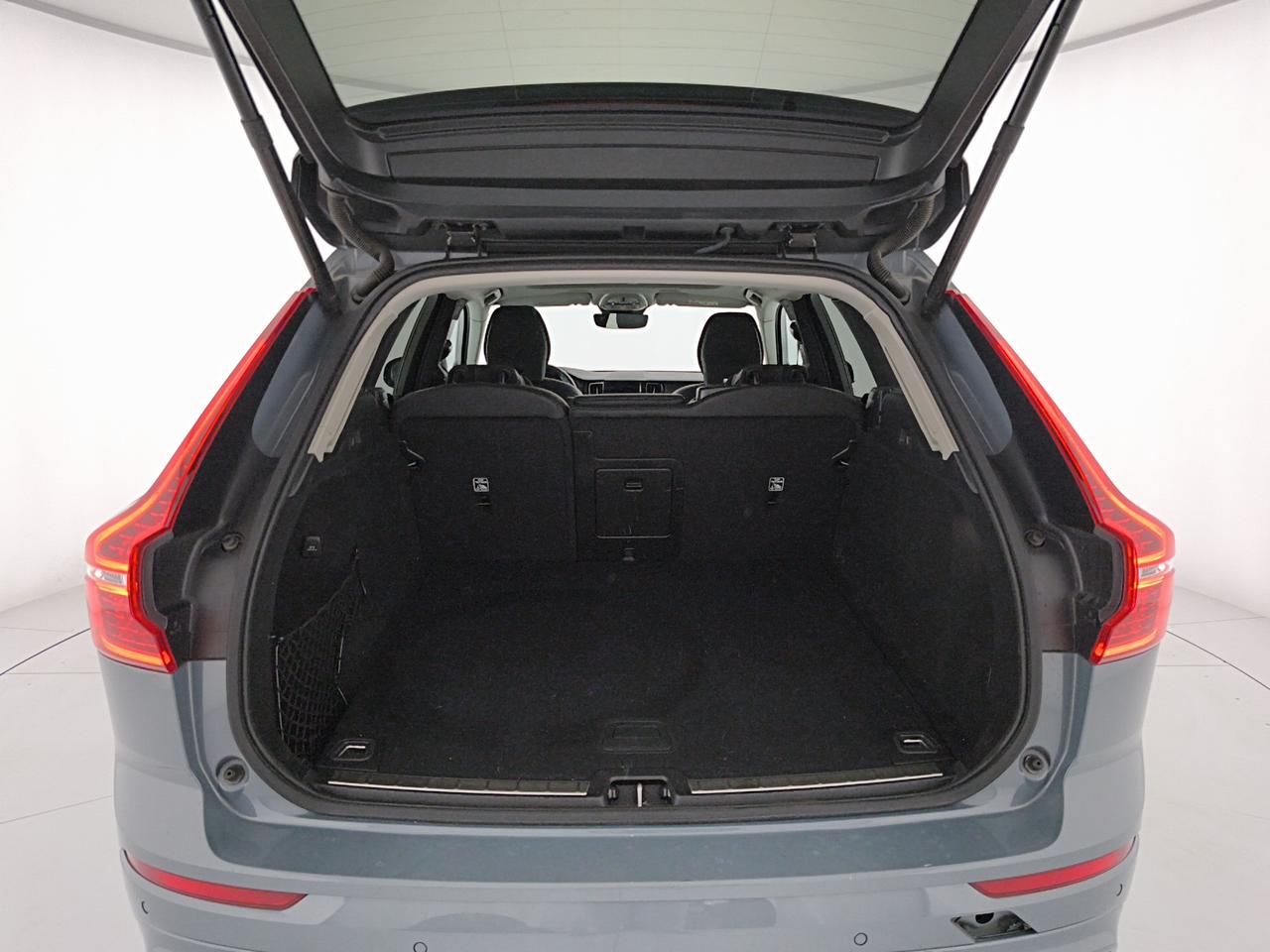 VOLVO XC60 N1 2.0 B4 d Plus Dark