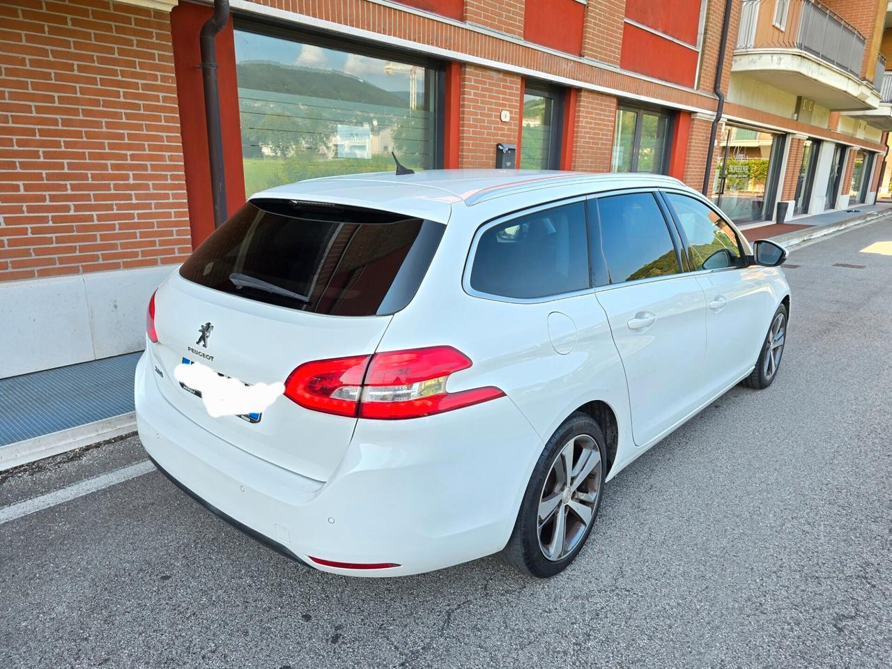 Peugeot 308 BlueHDi 120 S&S EAT6 SW Allure