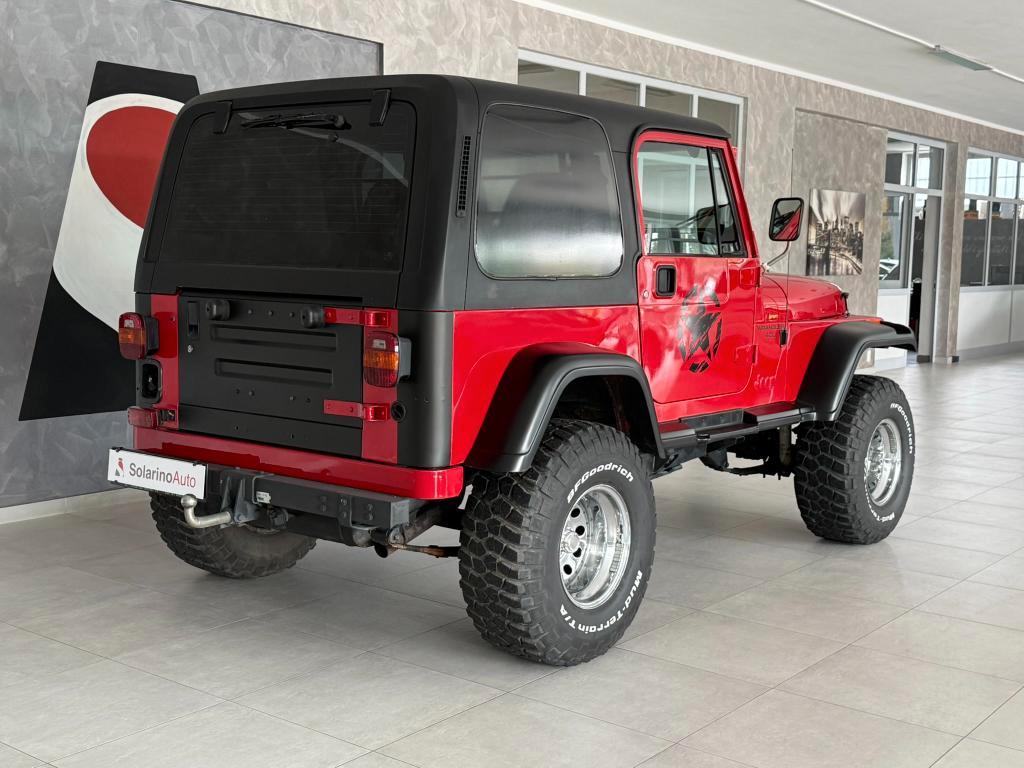 Jeep Wrangler Hard Top 4.0 Laredo autocarro
